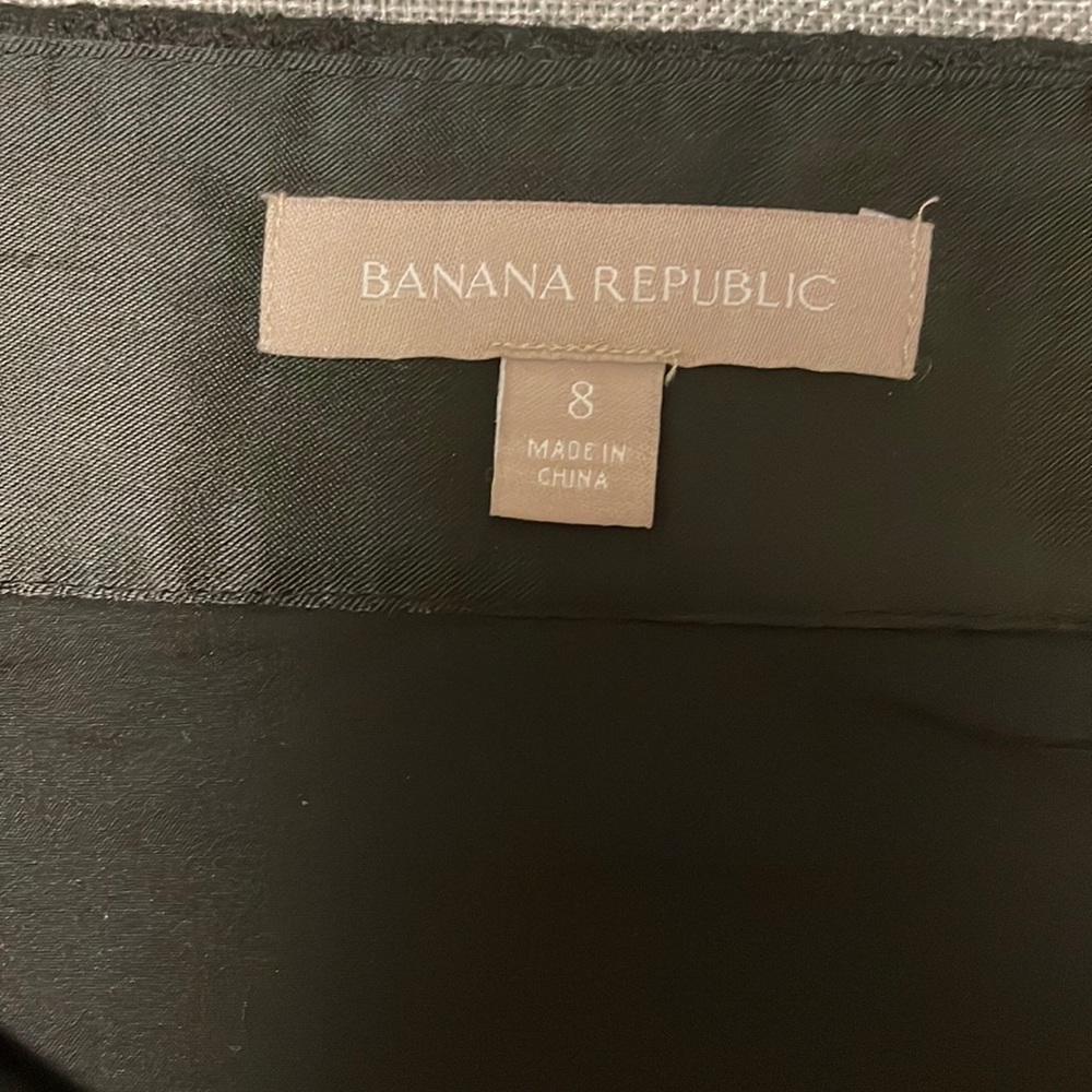 BANANA REPUBLIC Black Wool Skirt with Gold zipper, size 8. EUC. - Picture 4 of 9
